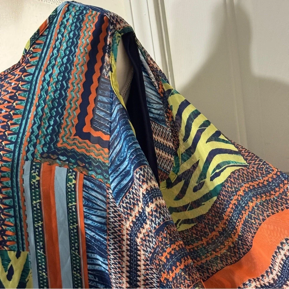 Blue and Green Boxy Tunic with Cut Out Details, size 26/28W - Picture 6 of 9